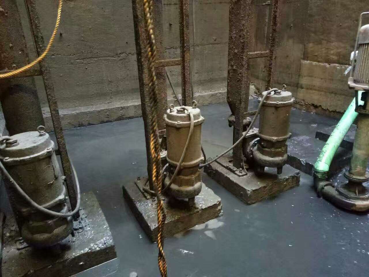 带岭污水池清理